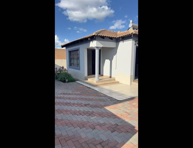 3 BEDROOM PROPERTY TO RENT IN THE ORCHARDS